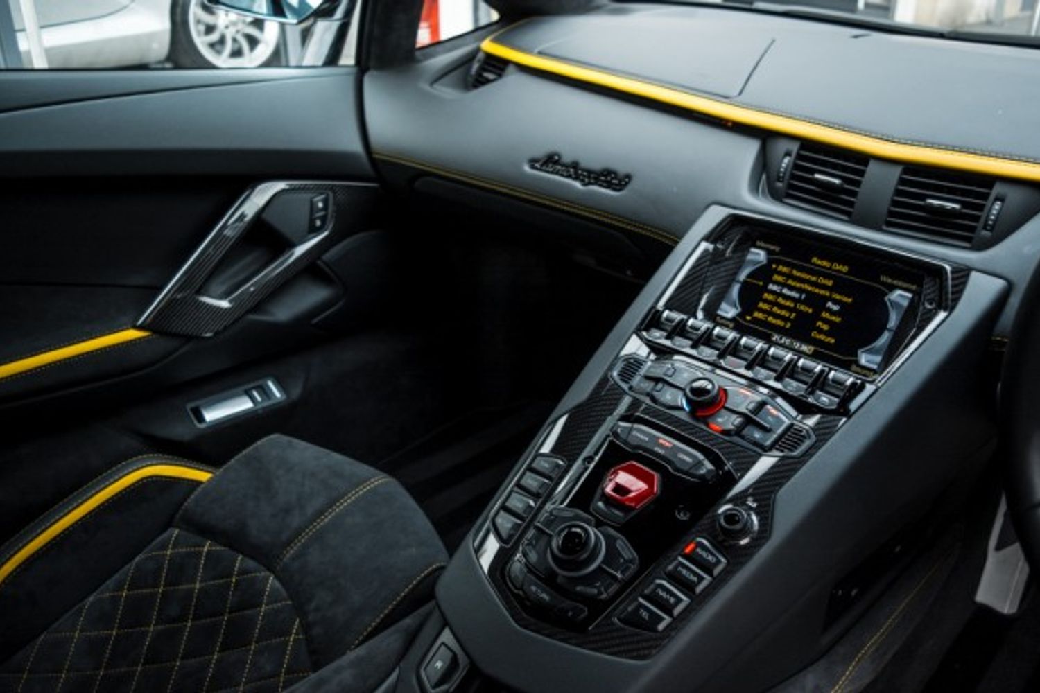 LAMBORGHINI AVENTADOR 6.5 LP 740-4 S 2DR SEMI AUTOMATIC