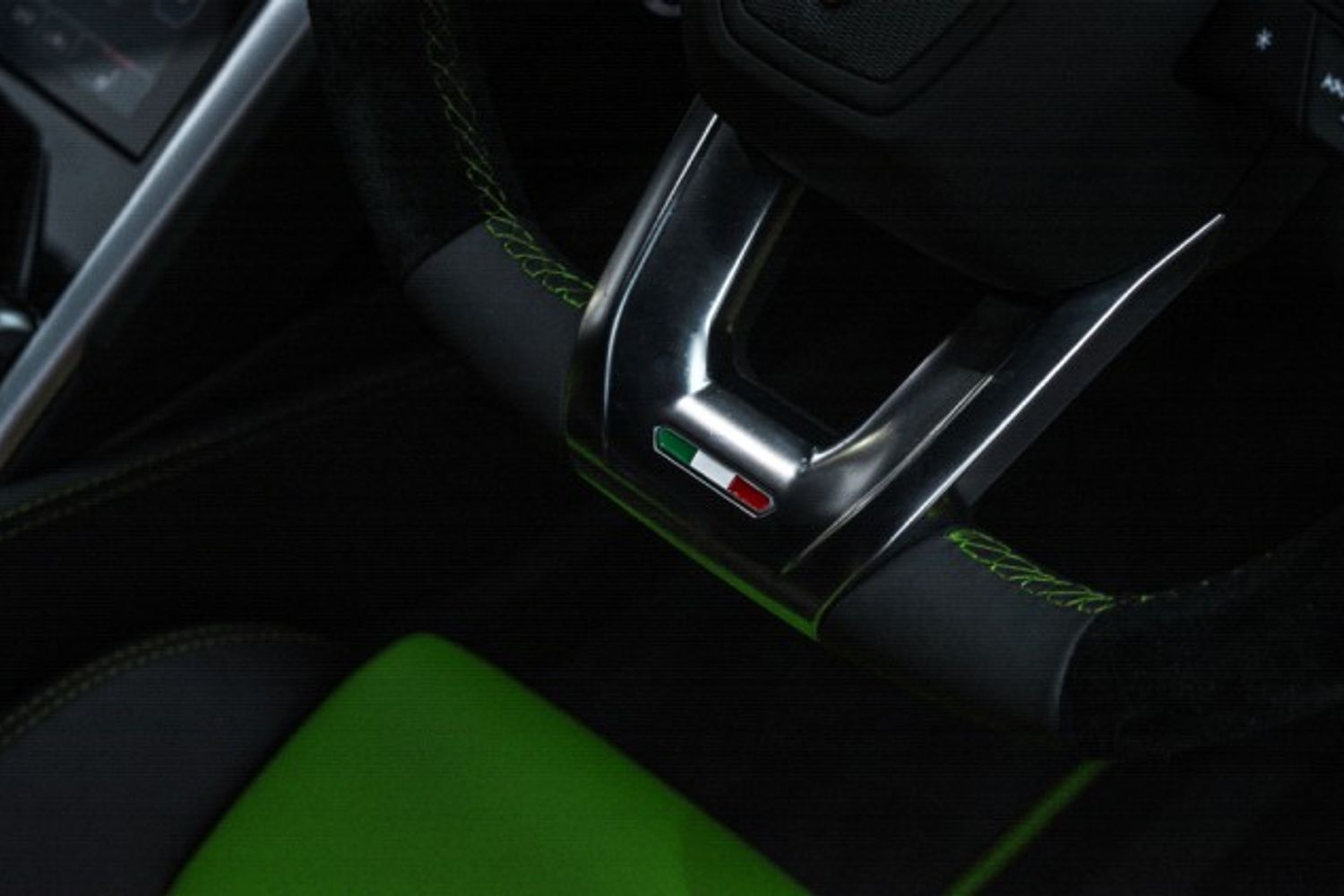 LAMBORGHINI URUS ESTATE 4.0 V8 5DR AUTOMATIC