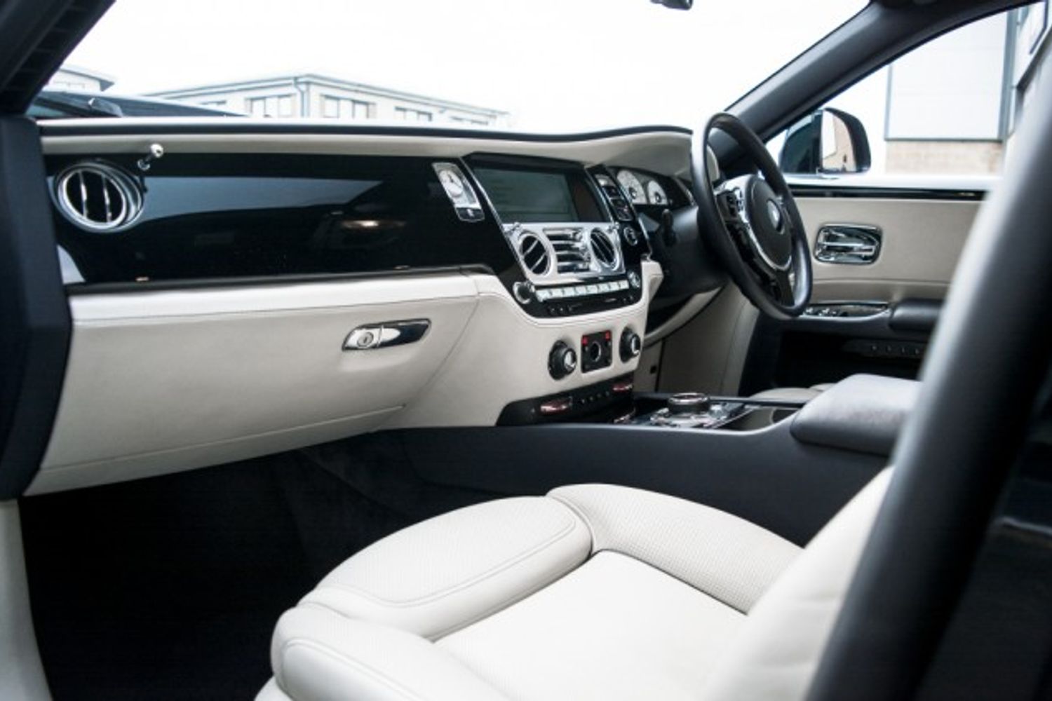 ROLLS-ROYCE GHOST SALOON 6.6 V12 SWB 4DR AUTOMATIC