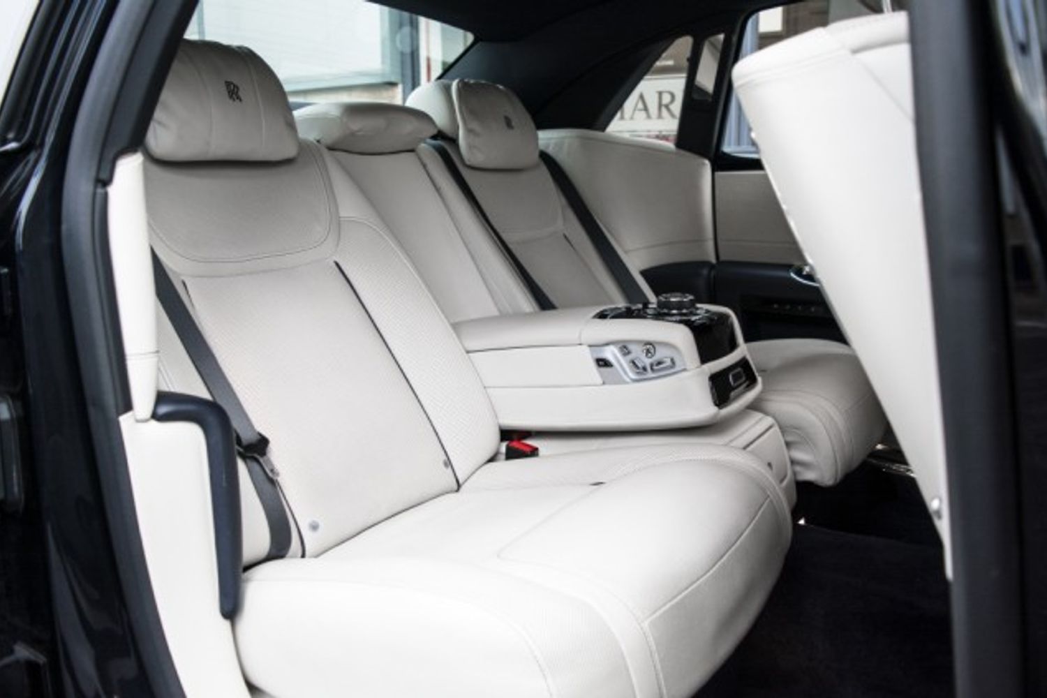 ROLLS-ROYCE GHOST SALOON 6.6 V12 SWB 4DR AUTOMATIC