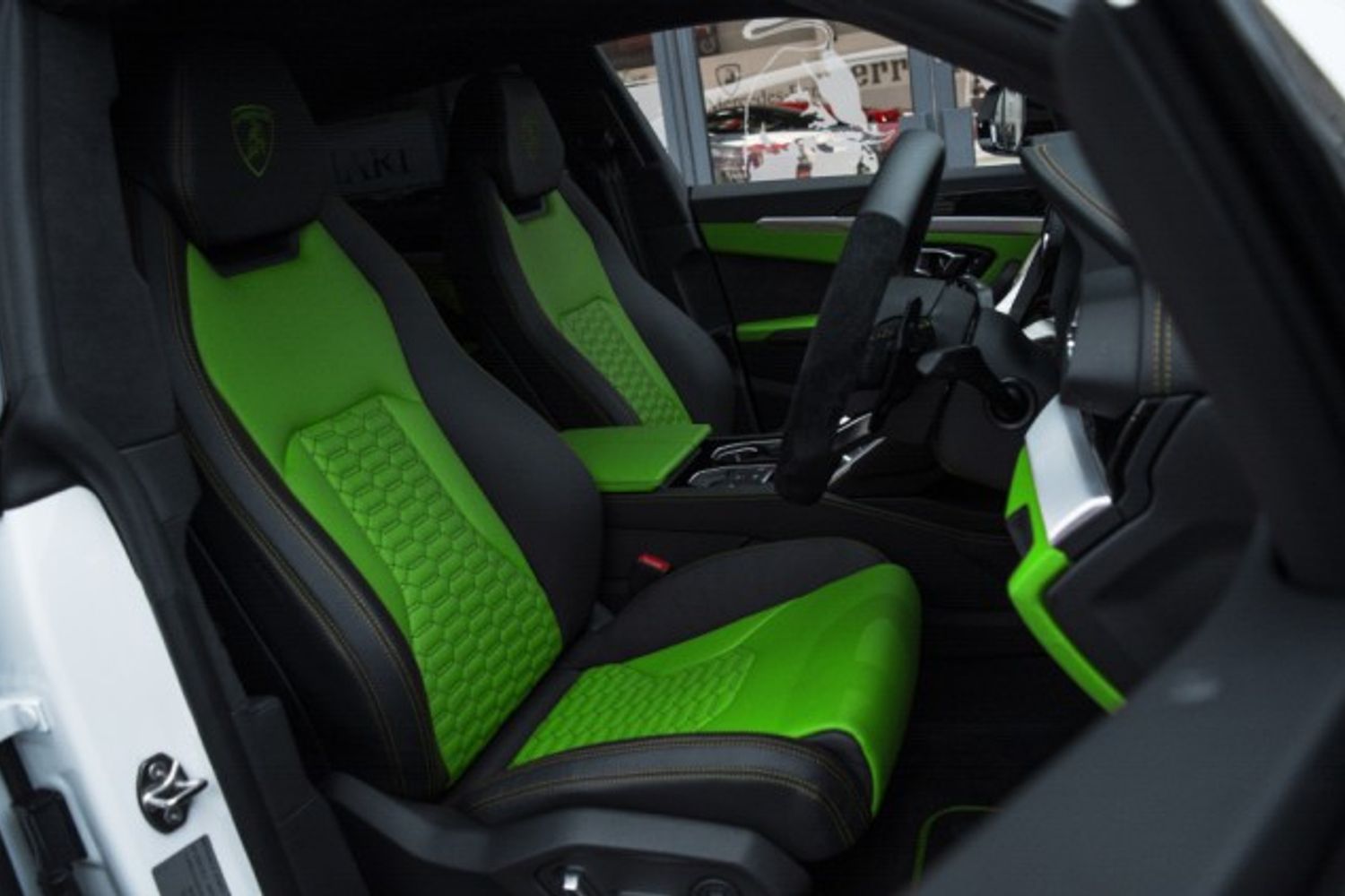 LAMBORGHINI URUS ESTATE 4.0 V8 5DR AUTOMATIC