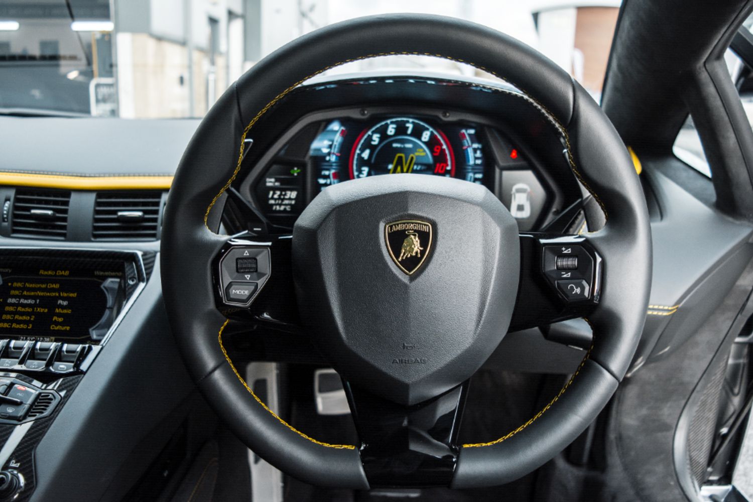 LAMBORGHINI AVENTADOR 6.5 LP 740-4 S 2DR SEMI AUTOMATIC