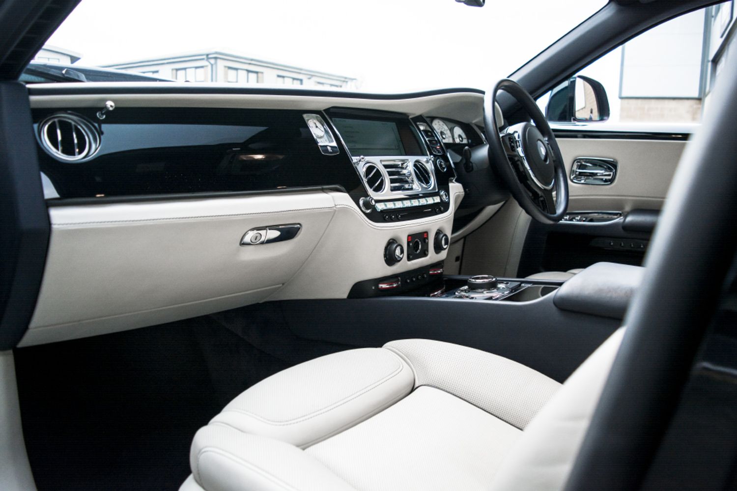 ROLLS-ROYCE GHOST SALOON 6.6 V12 SWB 4DR AUTOMATIC