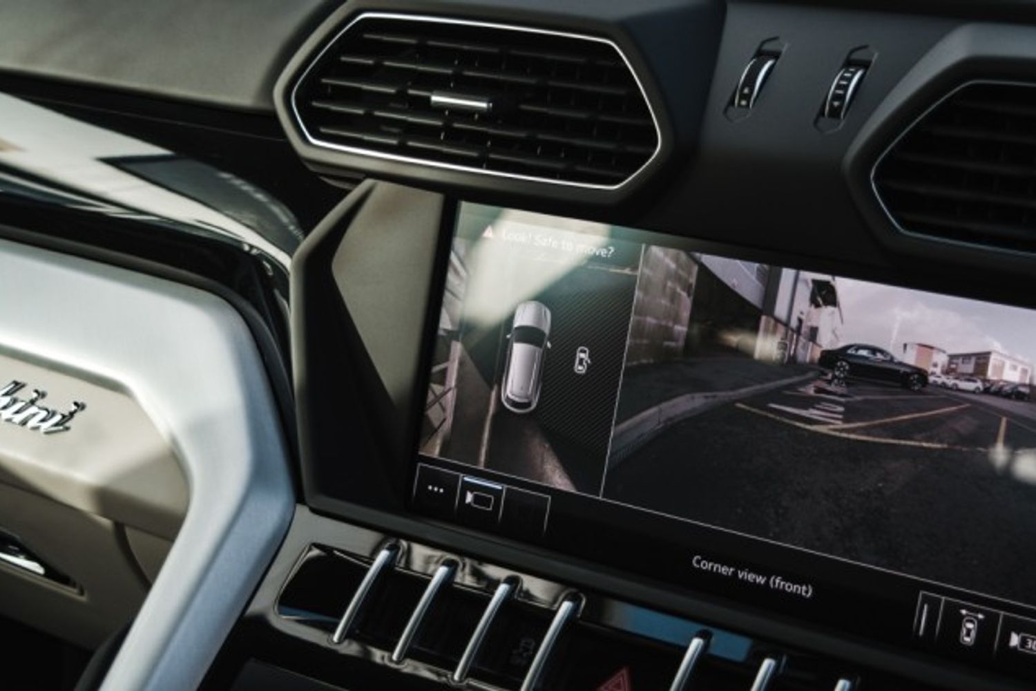 LAMBORGHINI URUS ESTATE 4.0 V8 5DR AUTOMATIC