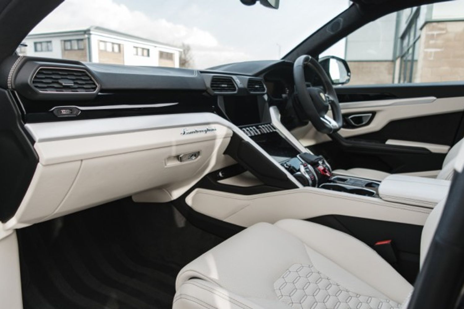 LAMBORGHINI URUS ESTATE 4.0 V8 5DR AUTOMATIC