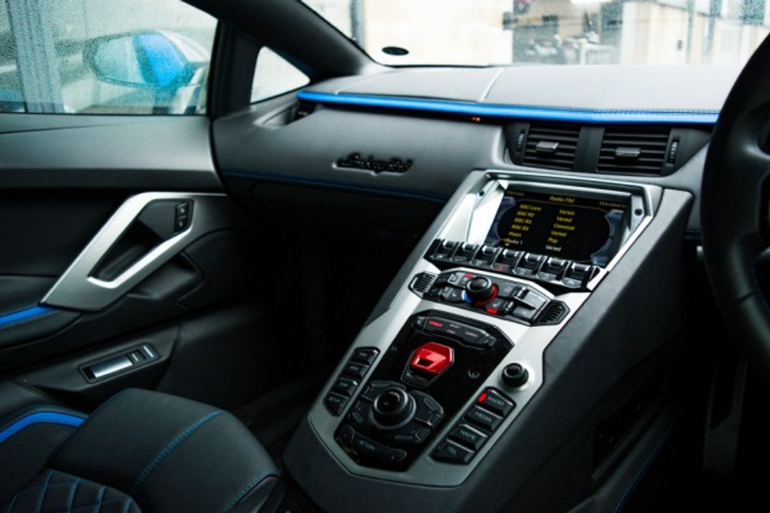 LAMBORGHINI AVENTADOR COUPE 6.5 LP 740-4 S 2DR SEMI AUTOMATIC