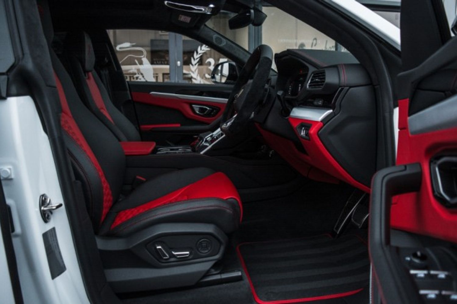 LAMBORGHINI URUS ESTATE 4.0 V8 5DR AUTOMATIC