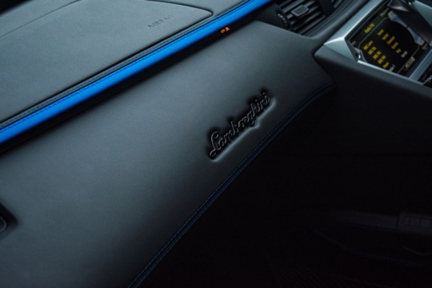 LAMBORGHINI AVENTADOR COUPE 6.5 LP 740-4 S 2DR SEMI AUTOMATIC
