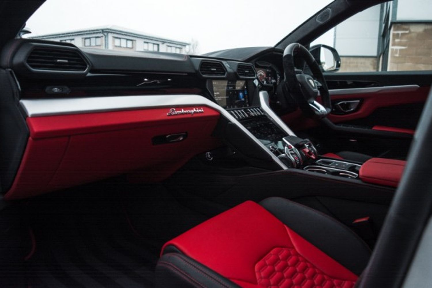 LAMBORGHINI URUS ESTATE 4.0 V8 5DR AUTOMATIC