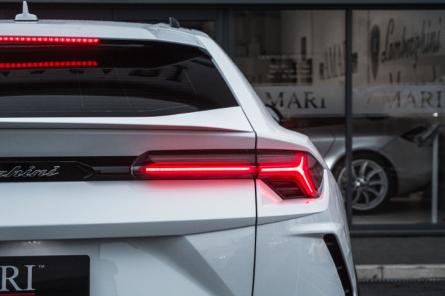 LAMBORGHINI URUS ESTATE 4.0 V8 5DR AUTOMATIC