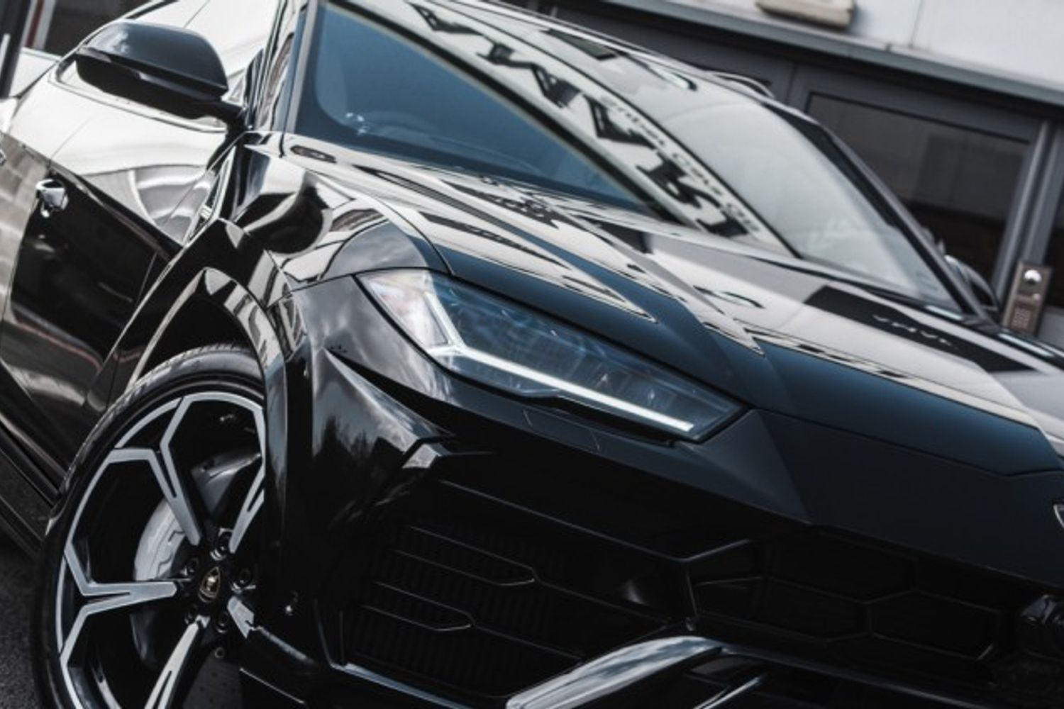 LAMBORGHINI URUS ESTATE 4.0 V8 5DR AUTOMATIC