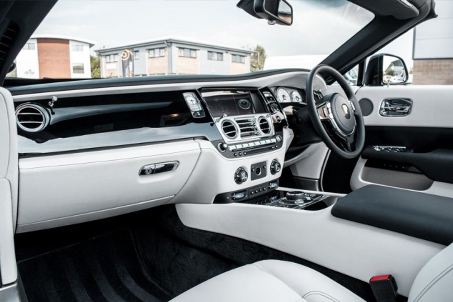 ROLLS-ROYCE DAWN CONVERTIBLE 6.6 V12 2DR AUTOMATIC