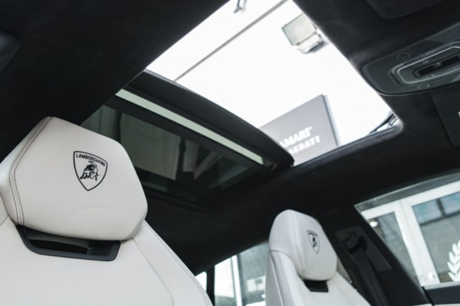 LAMBORGHINI URUS ESTATE 4.0 V8 5DR AUTOMATIC