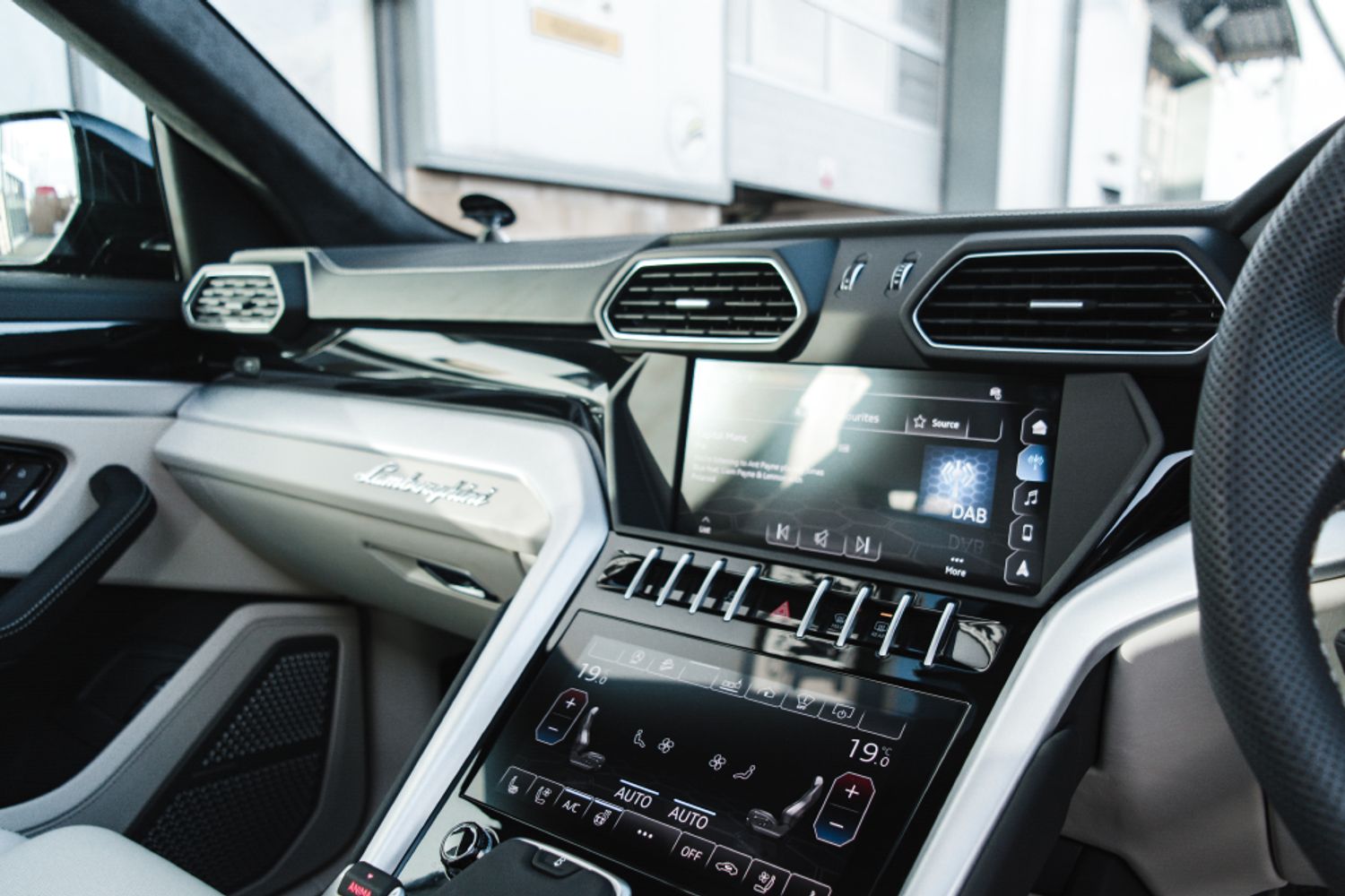 LAMBORGHINI URUS ESTATE 4.0 V8 5DR AUTOMATIC