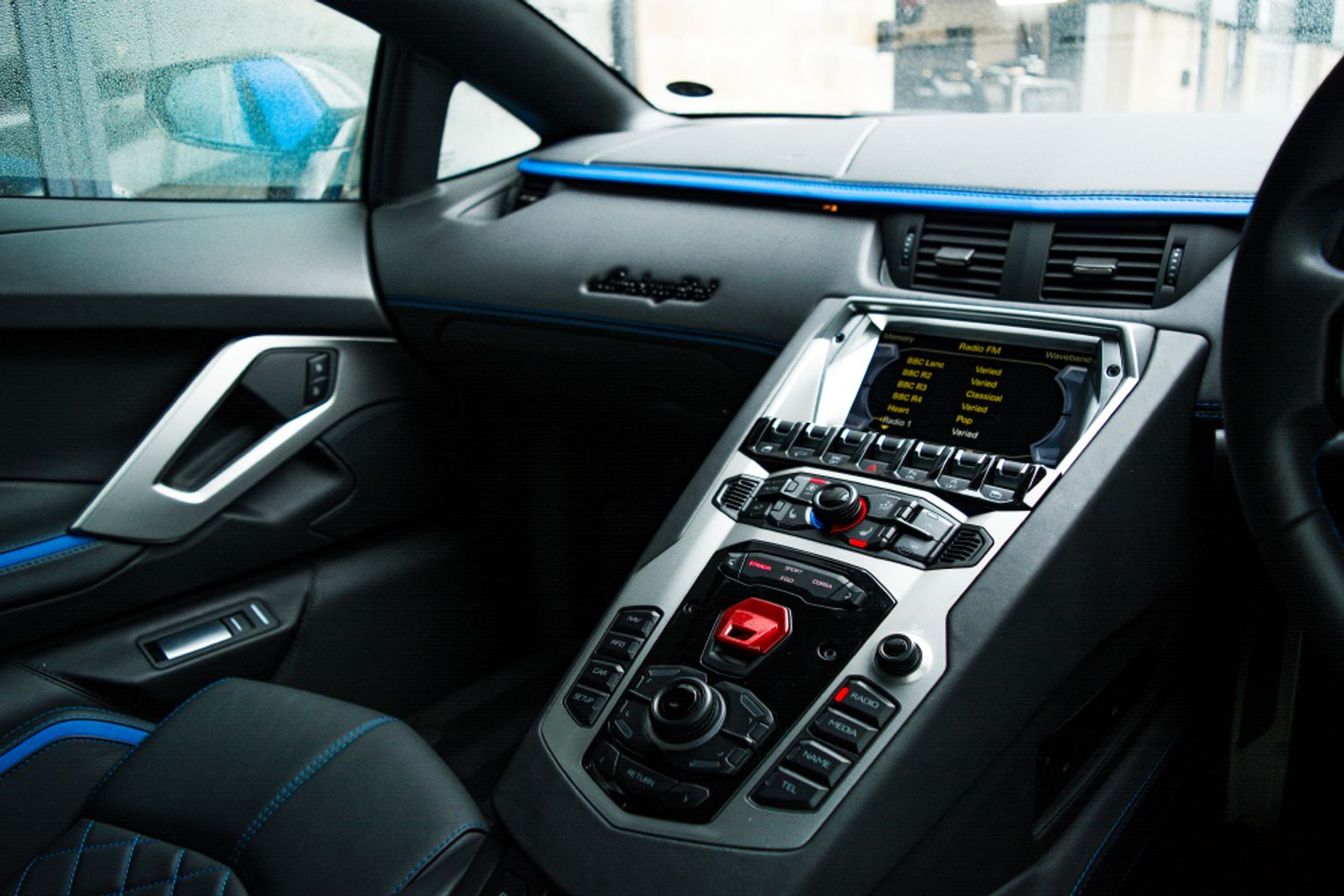 LAMBORGHINI AVENTADOR COUPE 6.5 LP 740-4 S 2DR SEMI AUTOMATIC