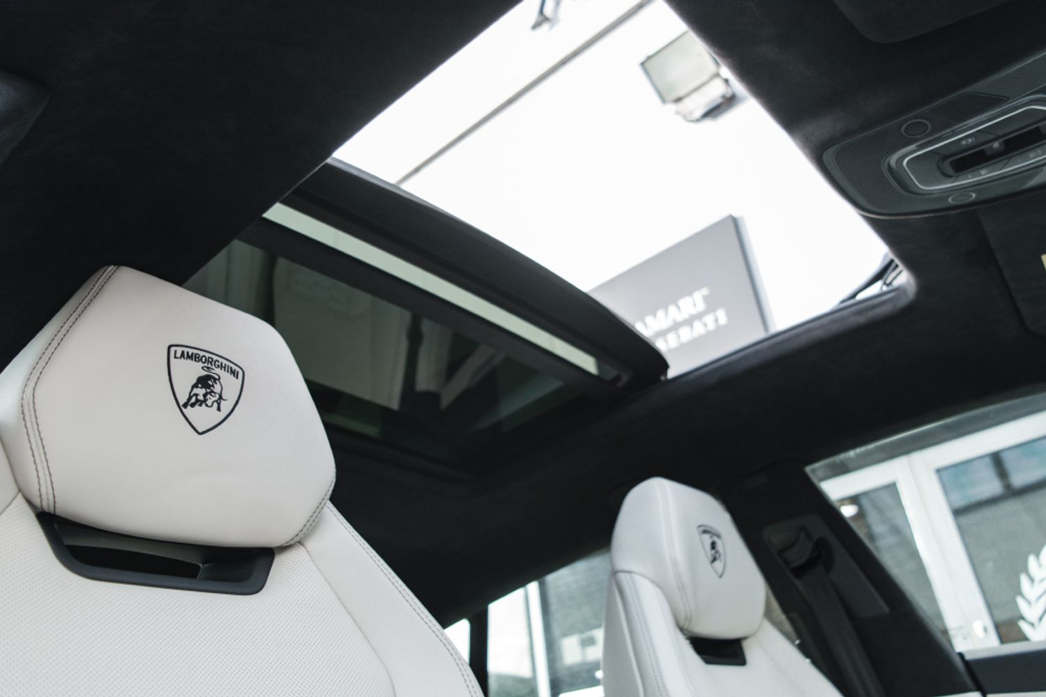 LAMBORGHINI URUS ESTATE 4.0 V8 5DR AUTOMATIC