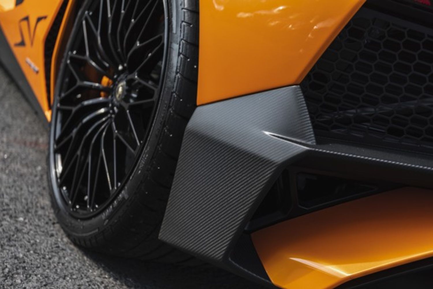 LAMBORGHINI AVENTADOR COUPE 6.5 LP 750-4 SUPERVELOCE 2DR SEMI AUTOMATIC