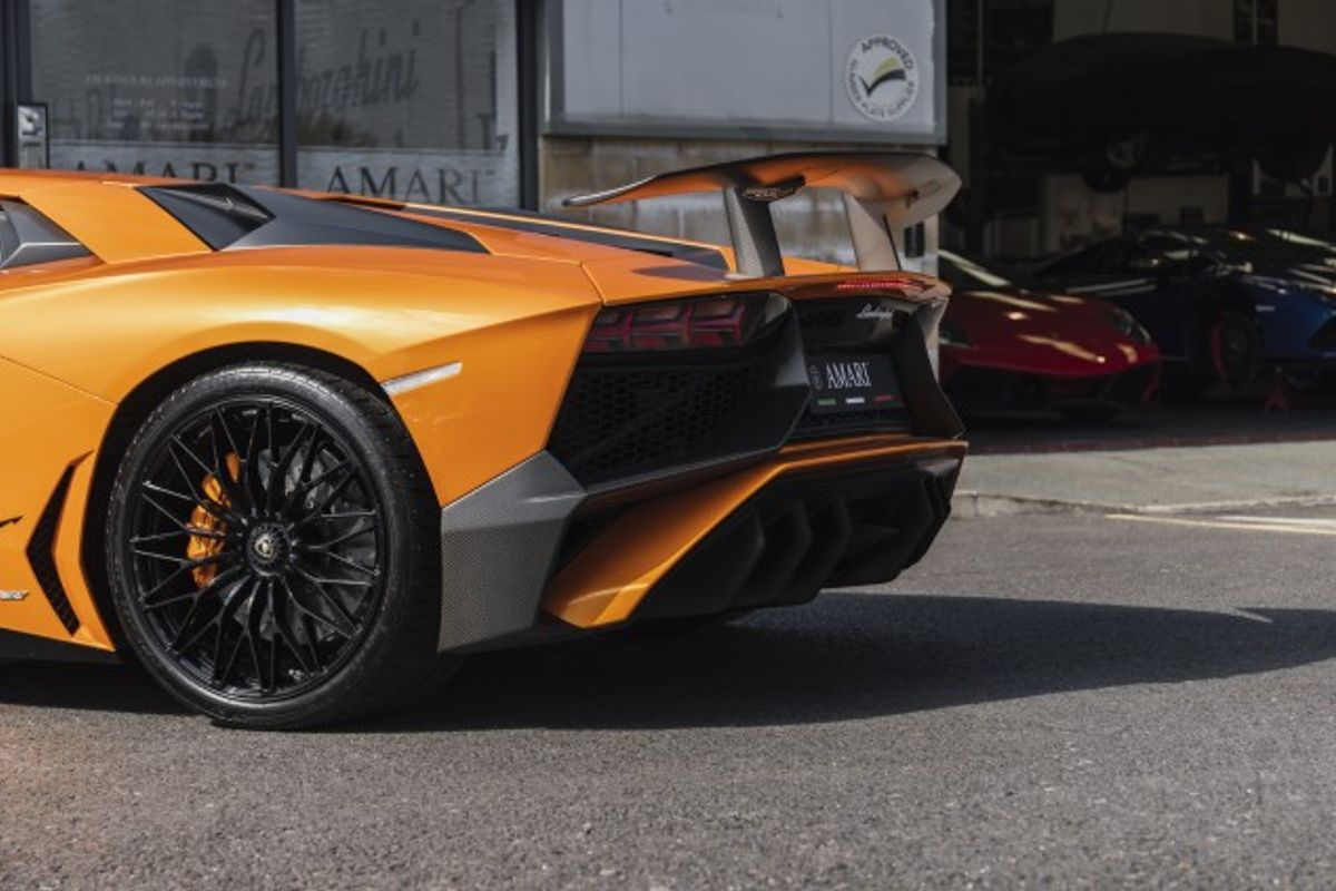 LAMBORGHINI AVENTADOR COUPE 6.5 LP 750-4 SUPERVELOCE 2DR SEMI AUTOMATIC