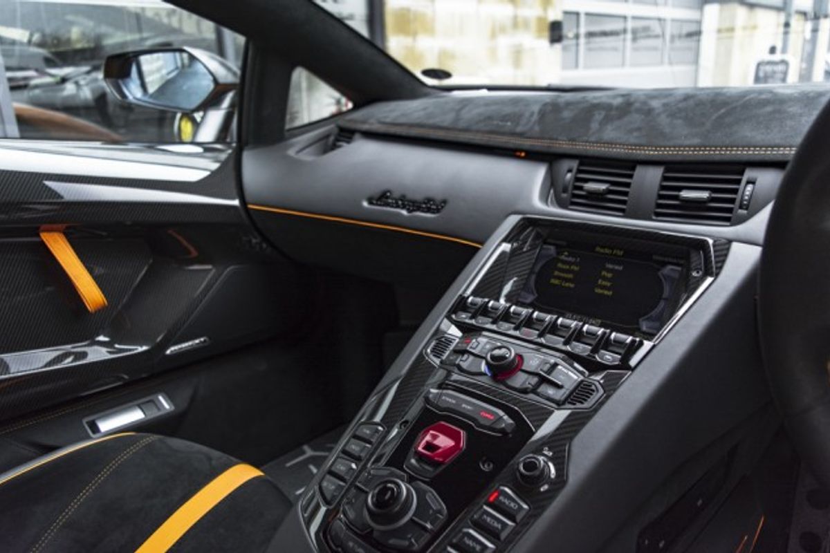 LAMBORGHINI AVENTADOR COUPE 6.5 LP 750-4 SUPERVELOCE 2DR SEMI AUTOMATIC