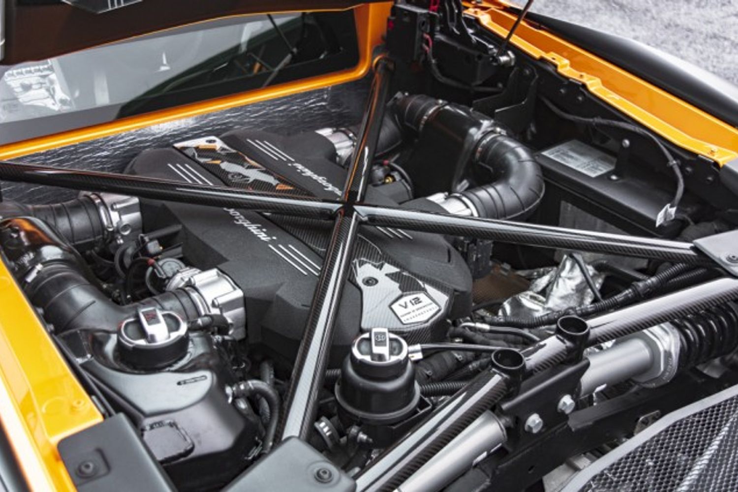 LAMBORGHINI AVENTADOR COUPE 6.5 LP 750-4 SUPERVELOCE 2DR SEMI AUTOMATIC