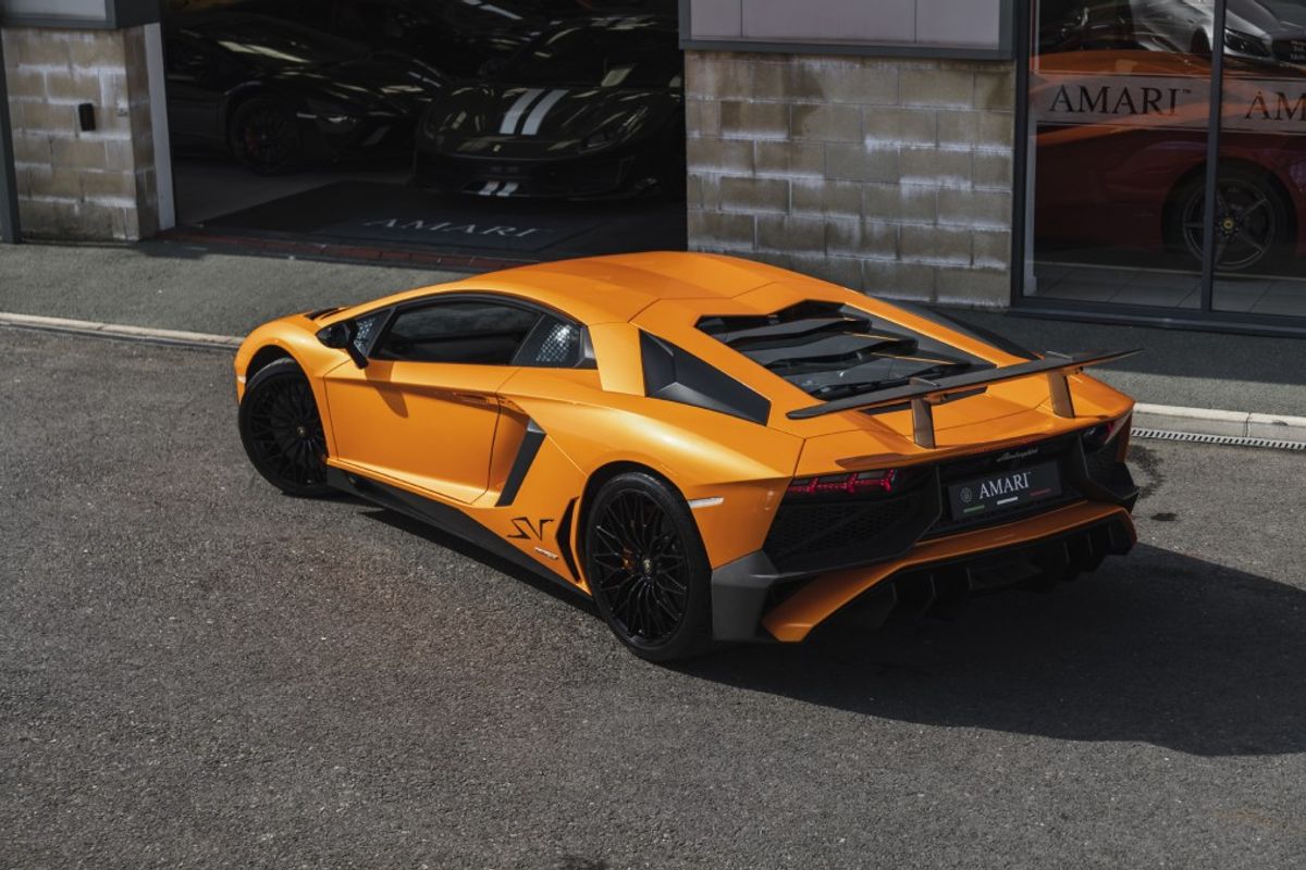 LAMBORGHINI AVENTADOR COUPE 6.5 LP 750-4 SUPERVELOCE 2DR SEMI AUTOMATIC