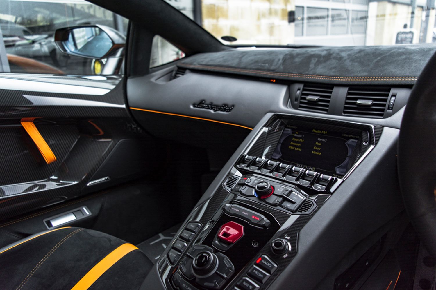 LAMBORGHINI AVENTADOR COUPE 6.5 LP 750-4 SUPERVELOCE 2DR SEMI AUTOMATIC