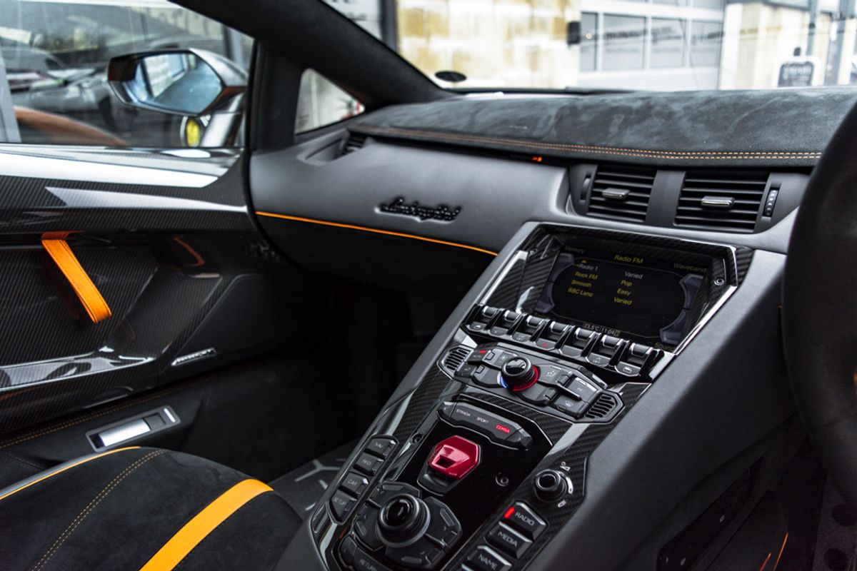 LAMBORGHINI AVENTADOR COUPE 6.5 LP 750-4 SUPERVELOCE 2DR SEMI AUTOMATIC