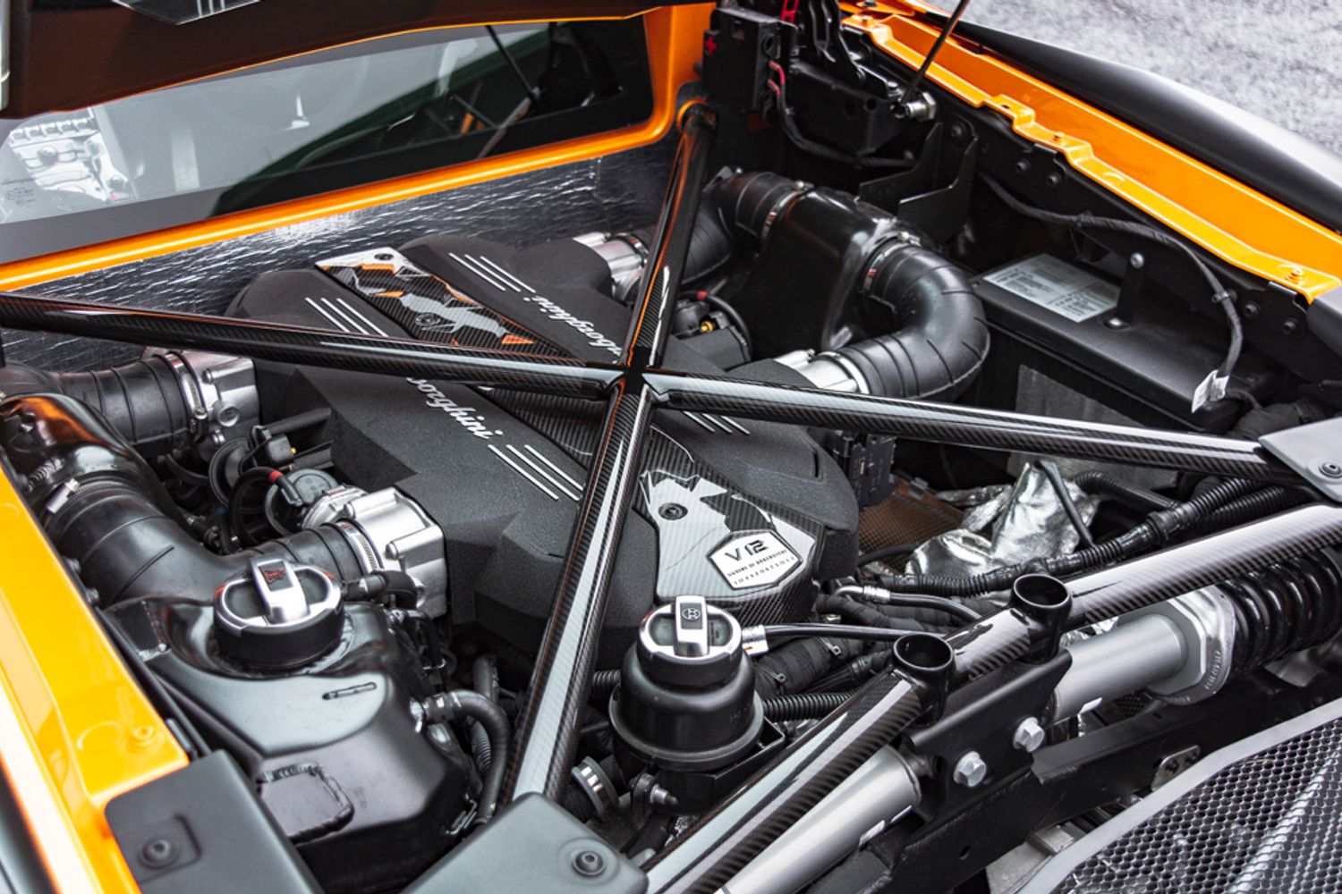 LAMBORGHINI AVENTADOR COUPE 6.5 LP 750-4 SUPERVELOCE 2DR SEMI AUTOMATIC