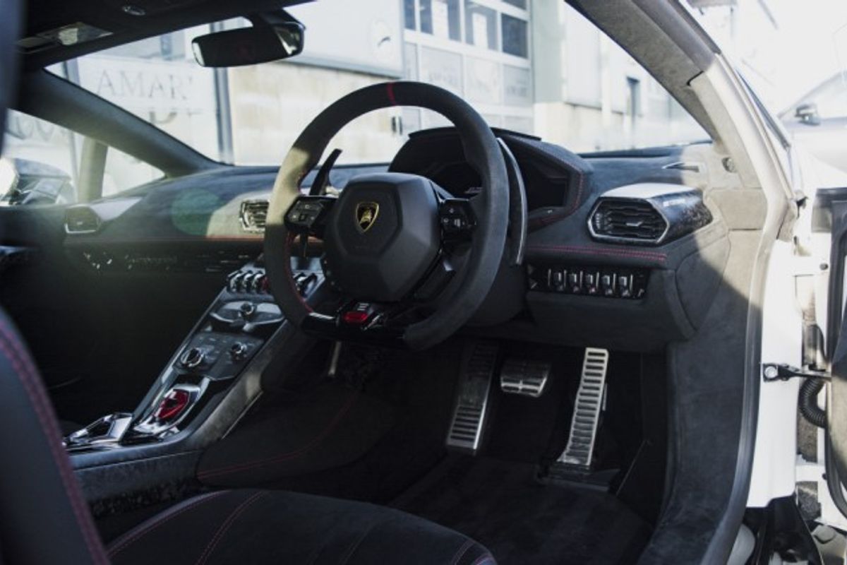 LAMBORGHINI HURACAN COUPE 5.2 LP 640-4 PERFORMANTE 2DR SEMI AUTOMATIC