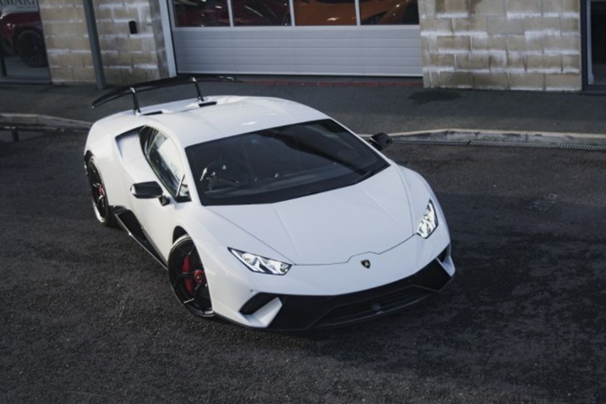 LAMBORGHINI HURACAN COUPE 5.2 LP 640-4 PERFORMANTE 2DR SEMI AUTOMATIC