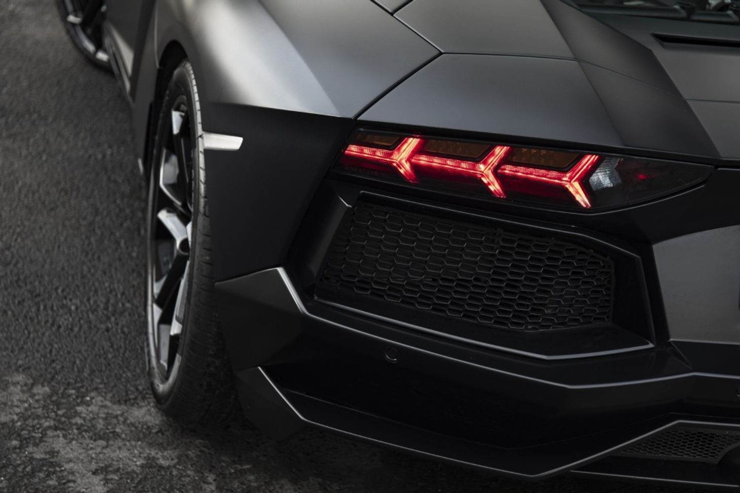 LAMBORGHINI AVENTADOR COUPE 6.5 V12 2DR SEMI AUTOMATIC