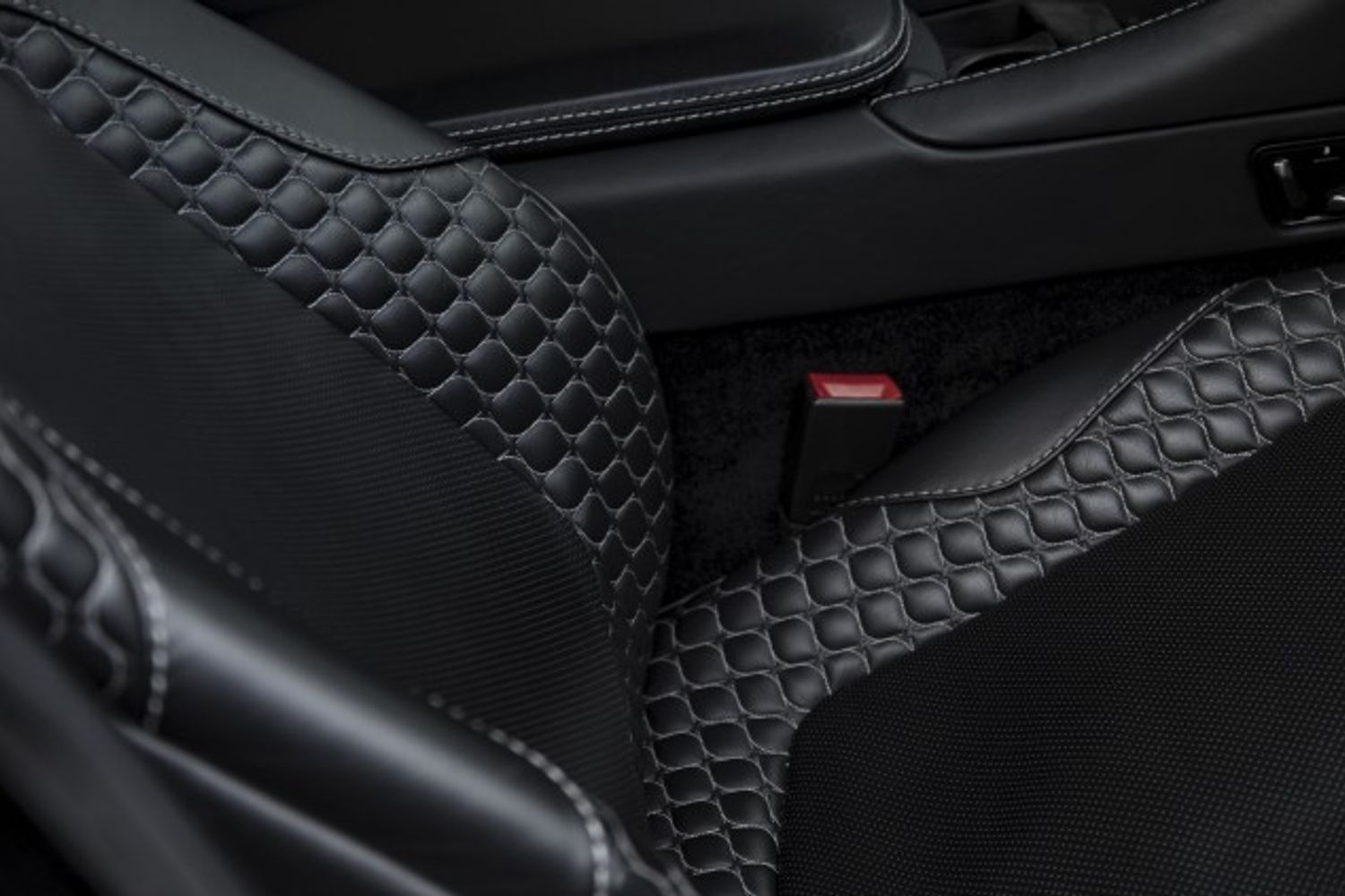 ASTON MARTIN VANQUISH COUPE 5.9 V12 2DR AUTOMATIC