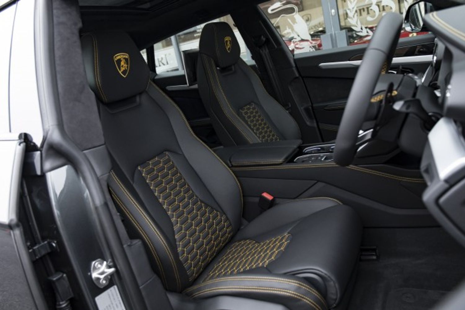 LAMBORGHINI URUS ESTATE 4.0 V8 5DR AUTOMATIC