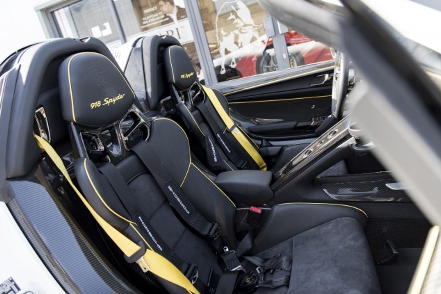 PORSCHE 918 HYBRID ELECTRIC CONVERTIBLE 4.6 SPYDER PDK 2DR SEMI AUTOMATIC