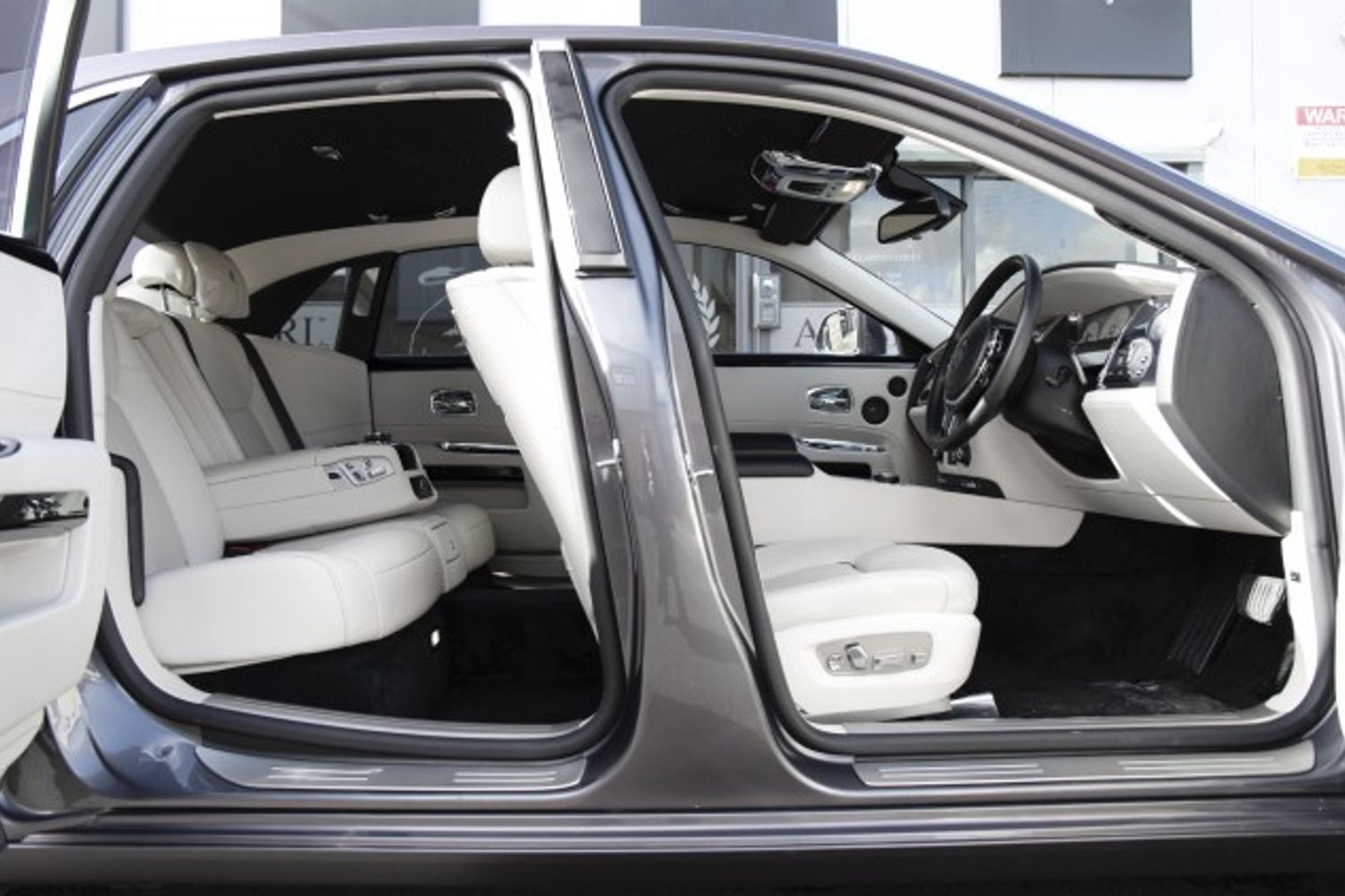 ROLLS-ROYCE GHOST SALOON 6.6 V12 SWB 4DR AUTOMATIC
