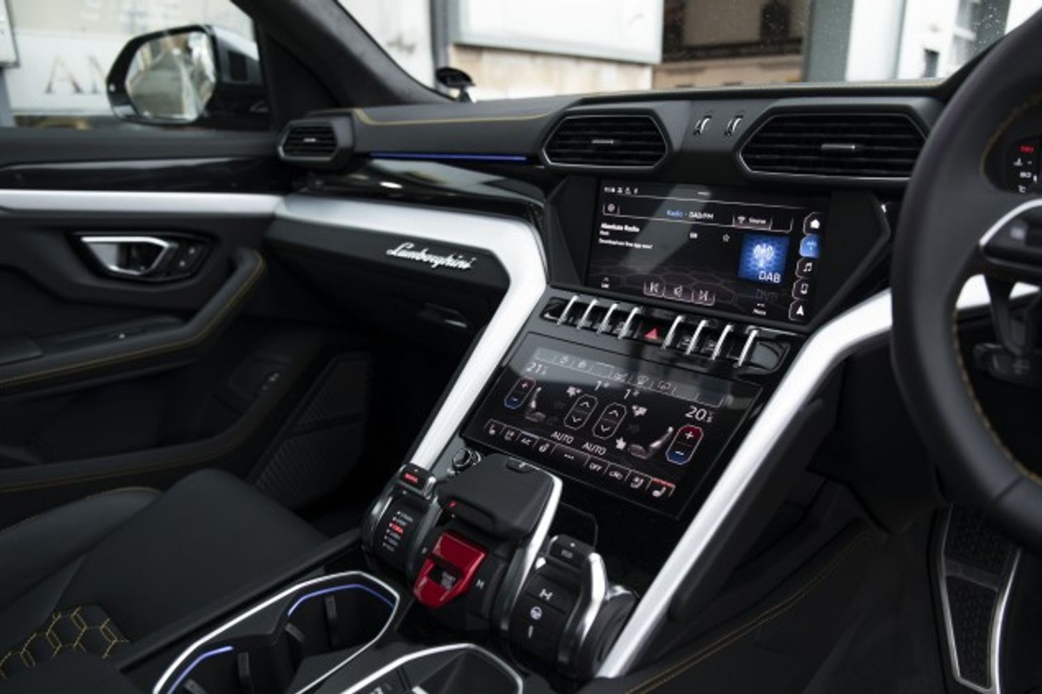 LAMBORGHINI URUS ESTATE 4.0 V8 5DR AUTOMATIC
