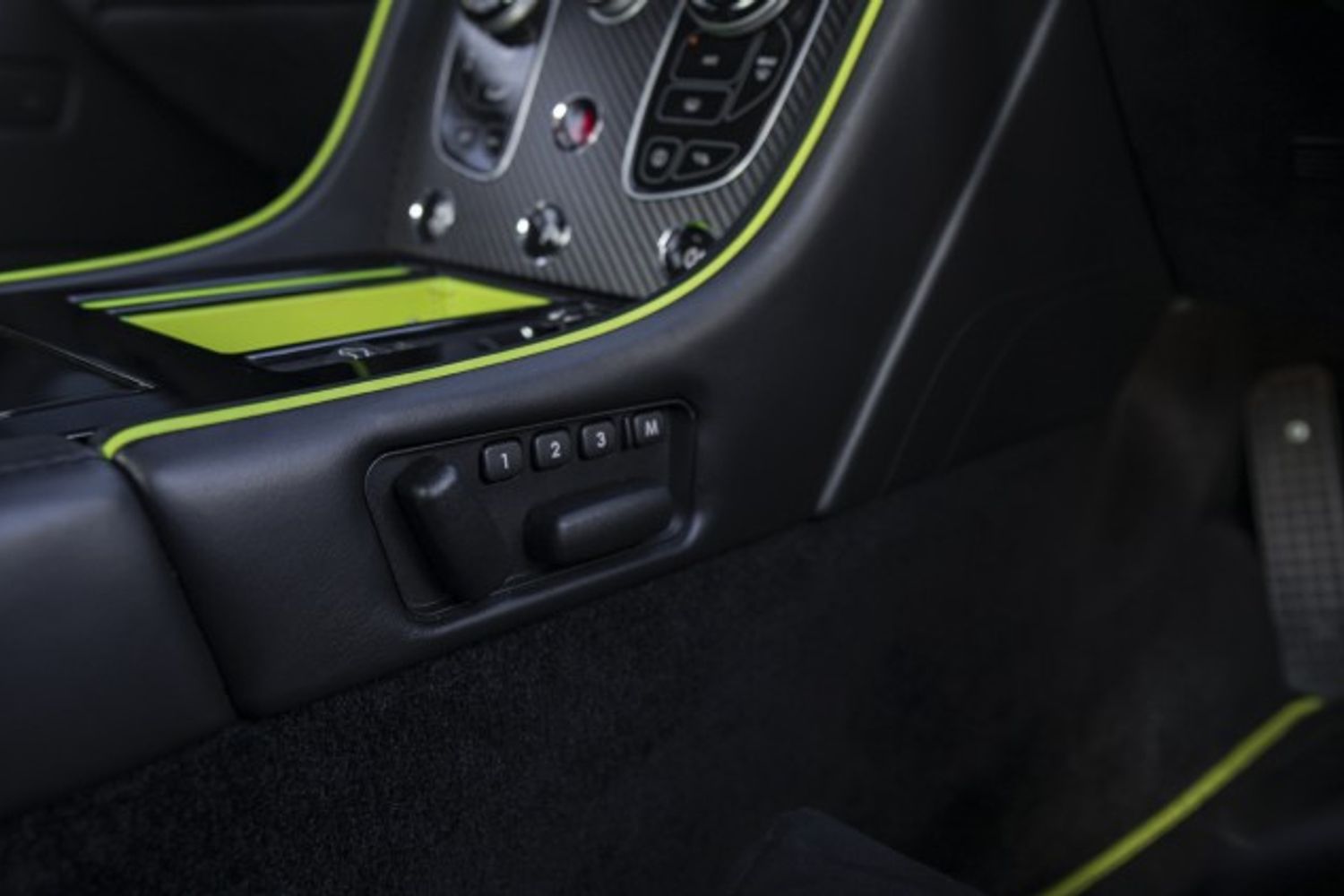 ASTON MARTIN VANTAGE HATCHBACK 4.7 AMR V8 3DR AUTOMATIC