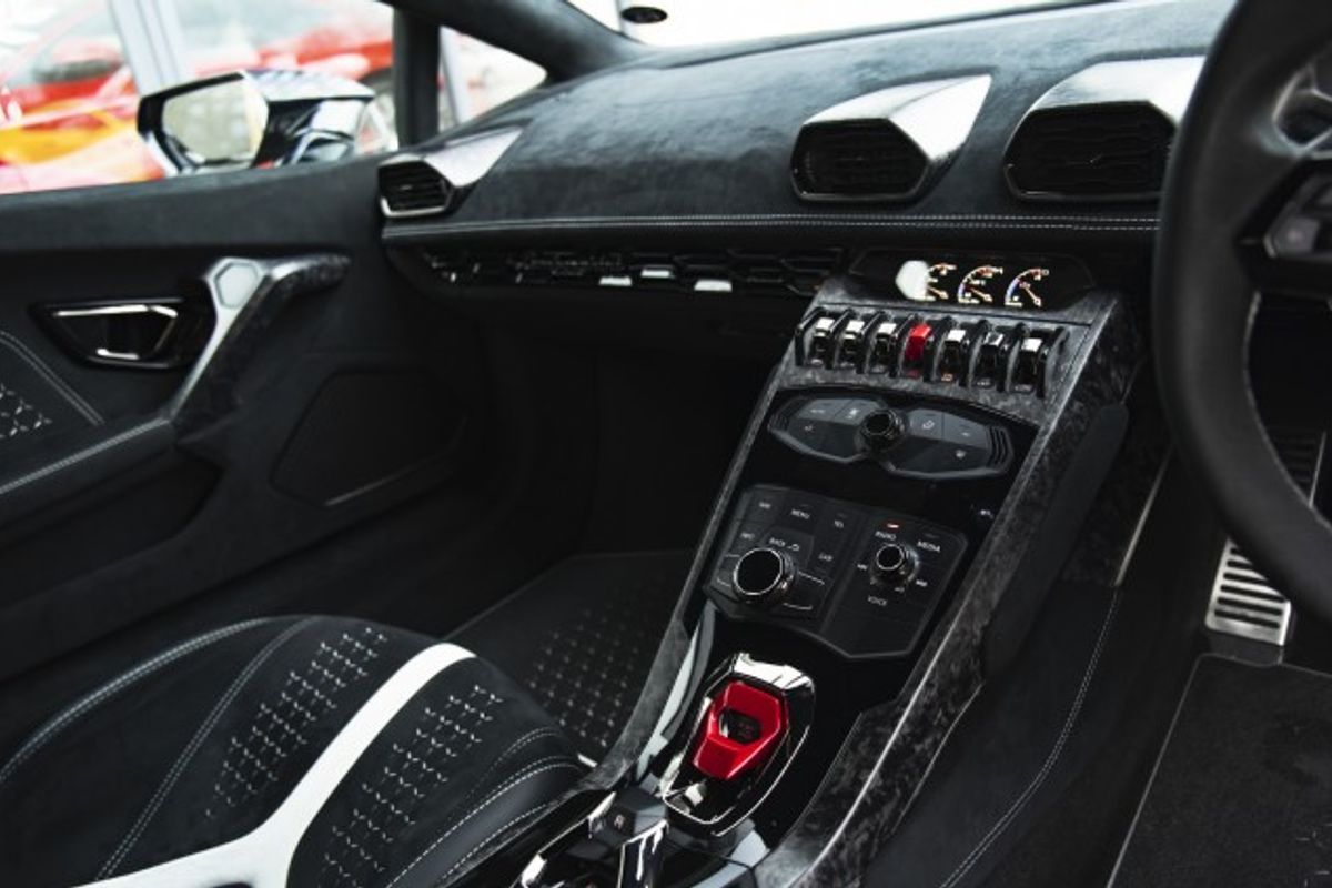LAMBORGHINI HURACAN COUPE 5.2 LP 640-4 PERFORMANTE 2DR SEMI AUTOMATIC