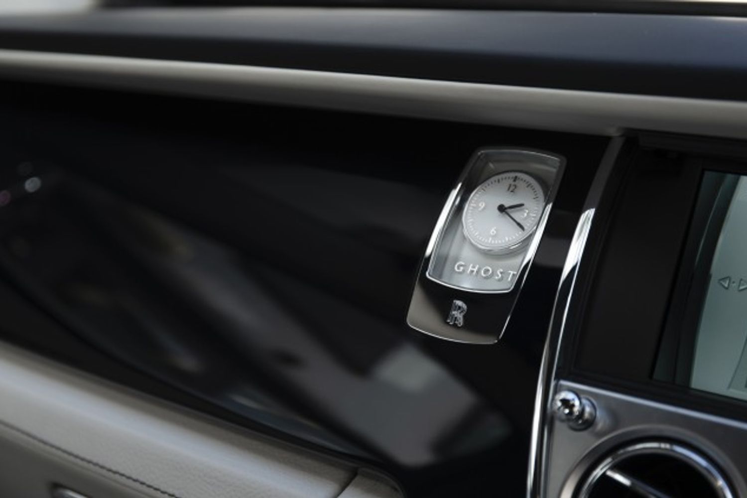 ROLLS-ROYCE GHOST SALOON 6.6 V12 SWB 4DR AUTOMATIC