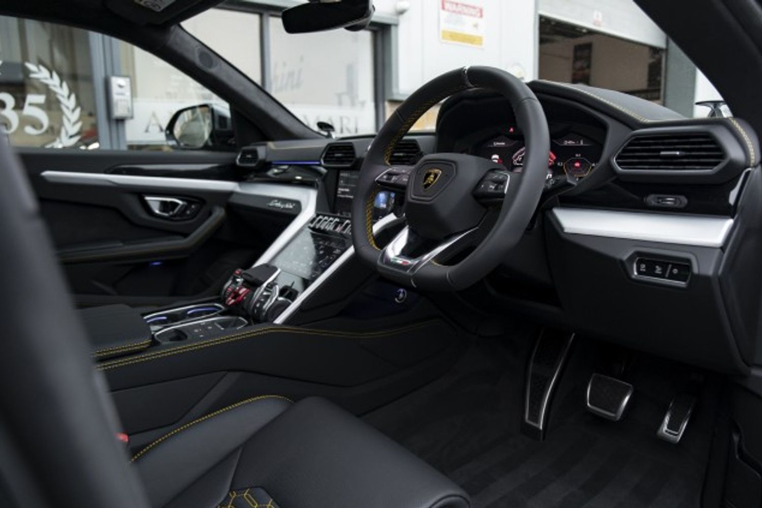 LAMBORGHINI URUS ESTATE 4.0 V8 5DR AUTOMATIC