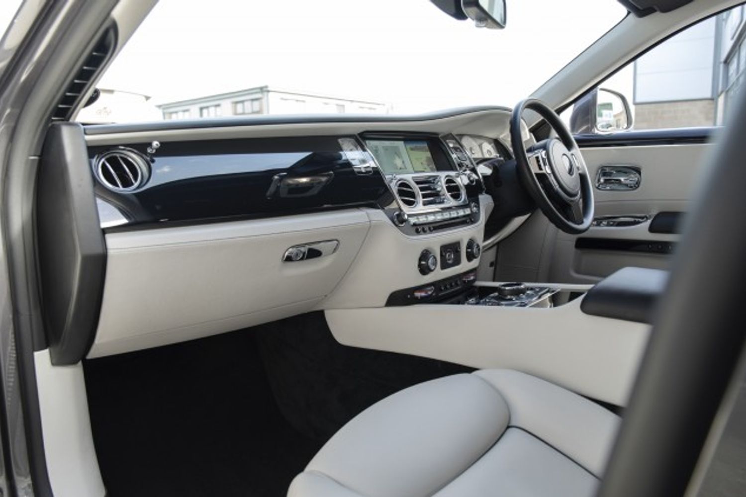 ROLLS-ROYCE GHOST SALOON 6.6 V12 SWB 4DR AUTOMATIC
