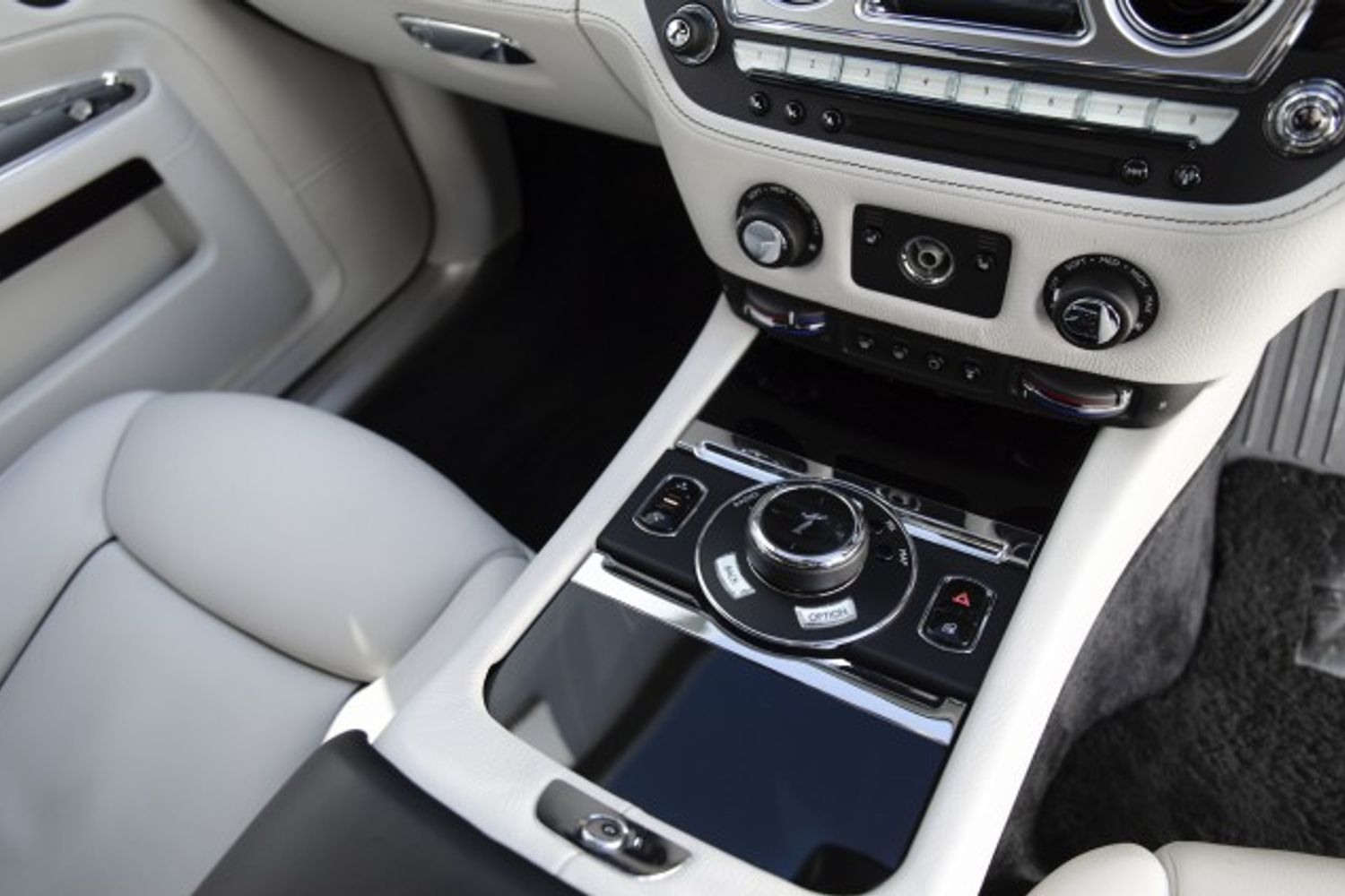 ROLLS-ROYCE GHOST SALOON 6.6 V12 SWB 4DR AUTOMATIC