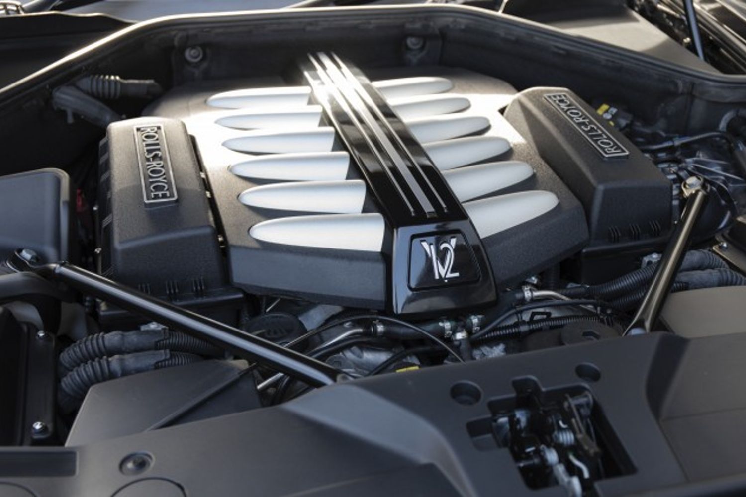 ROLLS-ROYCE GHOST SALOON 6.6 V12 SWB 4DR AUTOMATIC