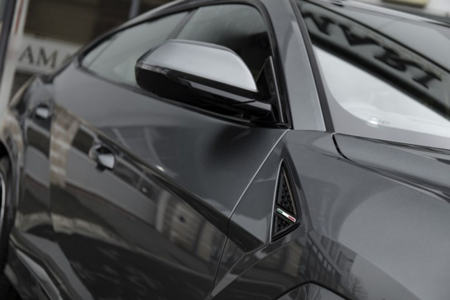 LAMBORGHINI URUS ESTATE 4.0 V8 5DR AUTOMATIC