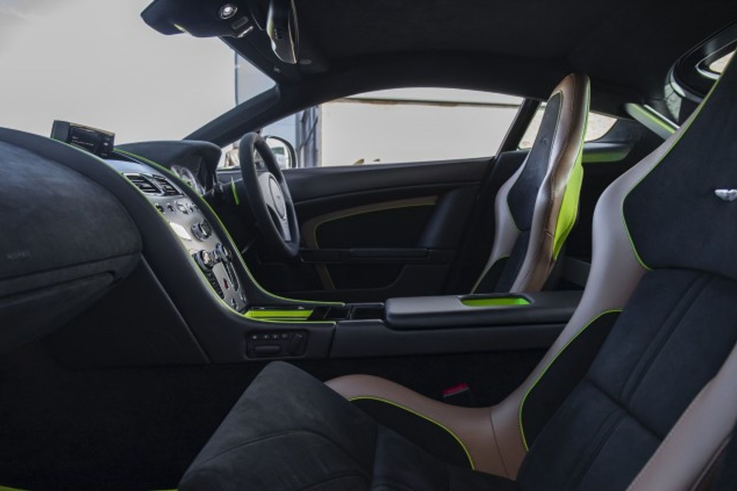 ASTON MARTIN VANTAGE HATCHBACK 4.7 AMR V8 3DR AUTOMATIC