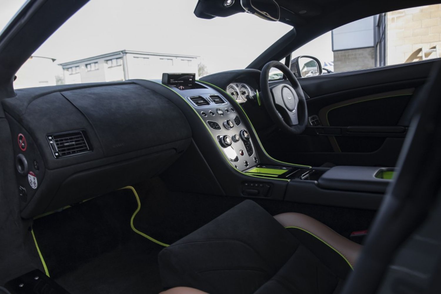ASTON MARTIN VANTAGE HATCHBACK 4.7 AMR V8 3DR AUTOMATIC