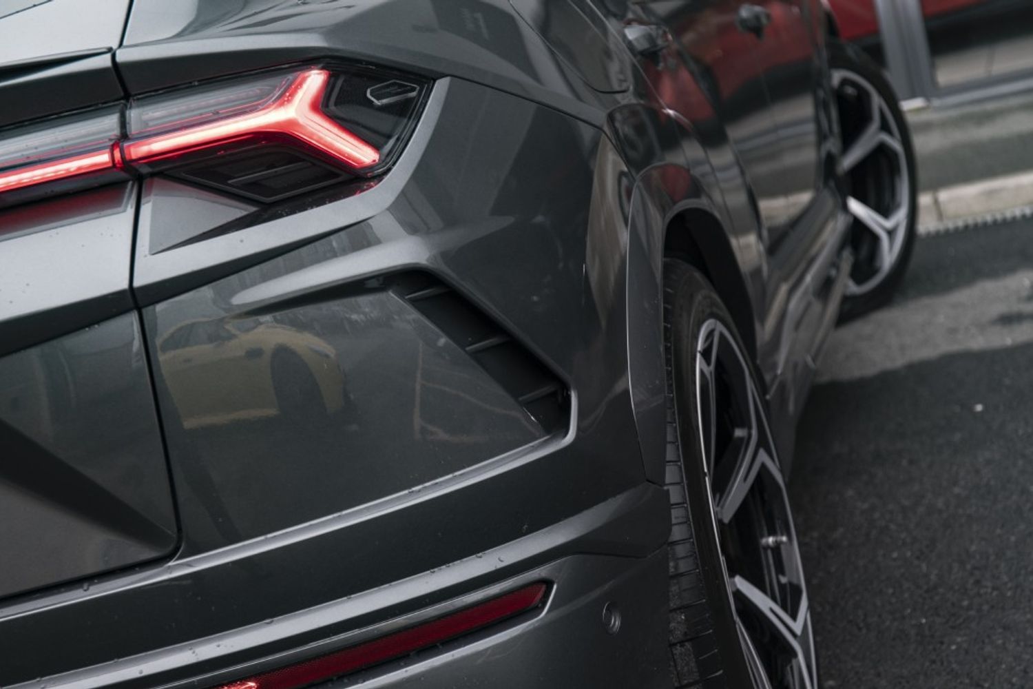 LAMBORGHINI URUS ESTATE 4.0 V8 5DR AUTOMATIC