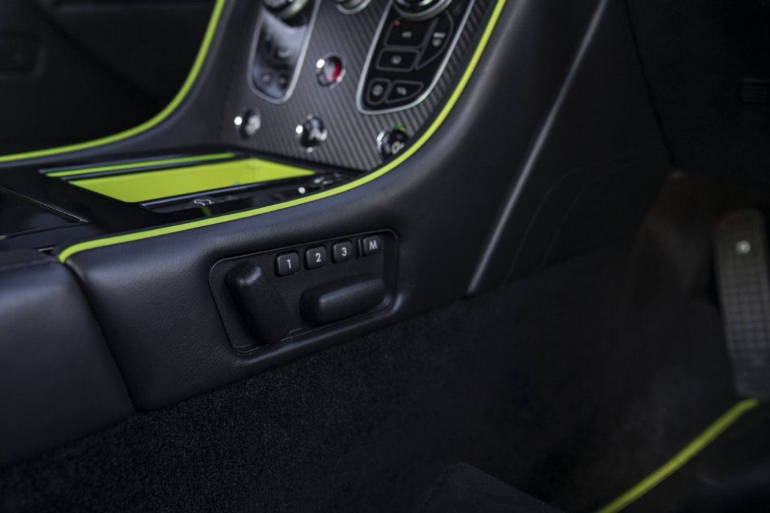 ASTON MARTIN VANTAGE HATCHBACK 4.7 AMR V8 3DR AUTOMATIC