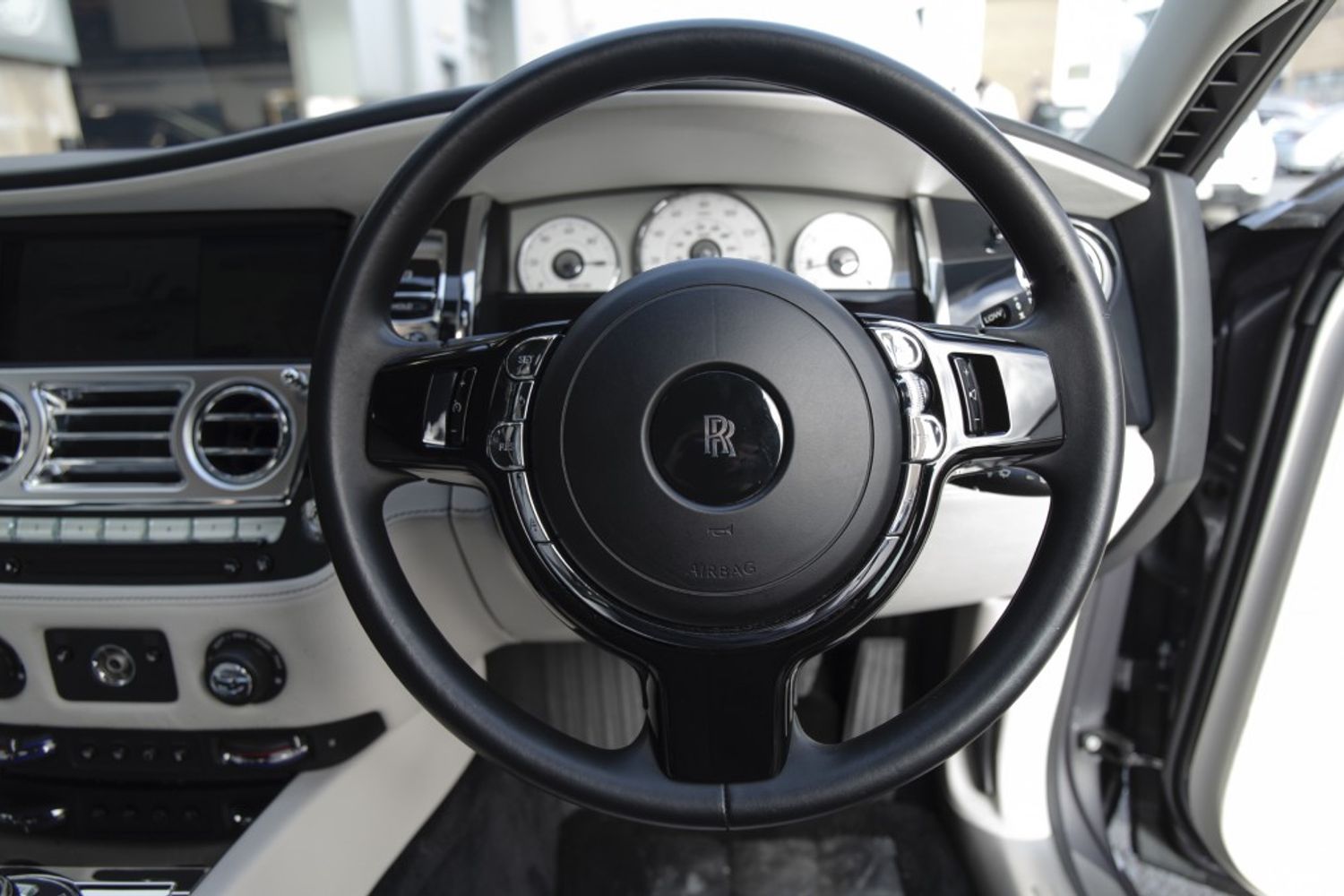 ROLLS-ROYCE GHOST SALOON 6.6 V12 SWB 4DR AUTOMATIC