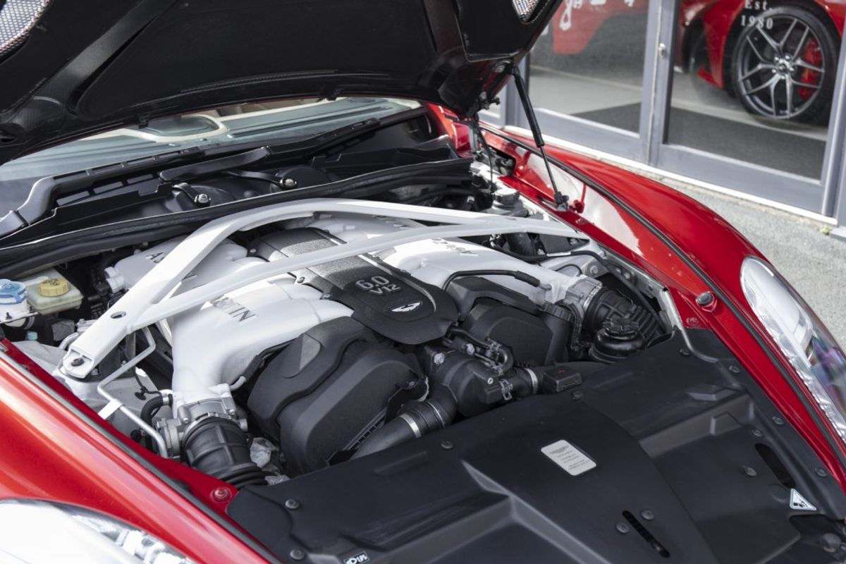 ASTON MARTIN VANQUISH COUPE 5.9 V12 2DR AUTOMATIC